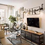 Nuria - Studio Et Balcon A Auteuil